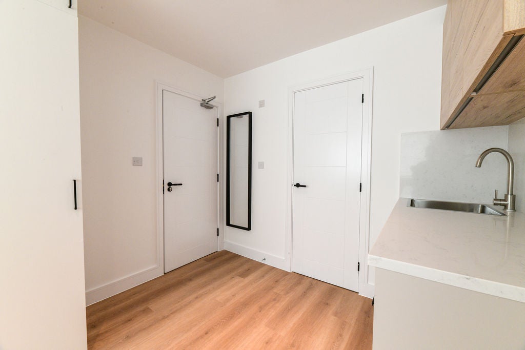 Room Albert Drive in Greater London