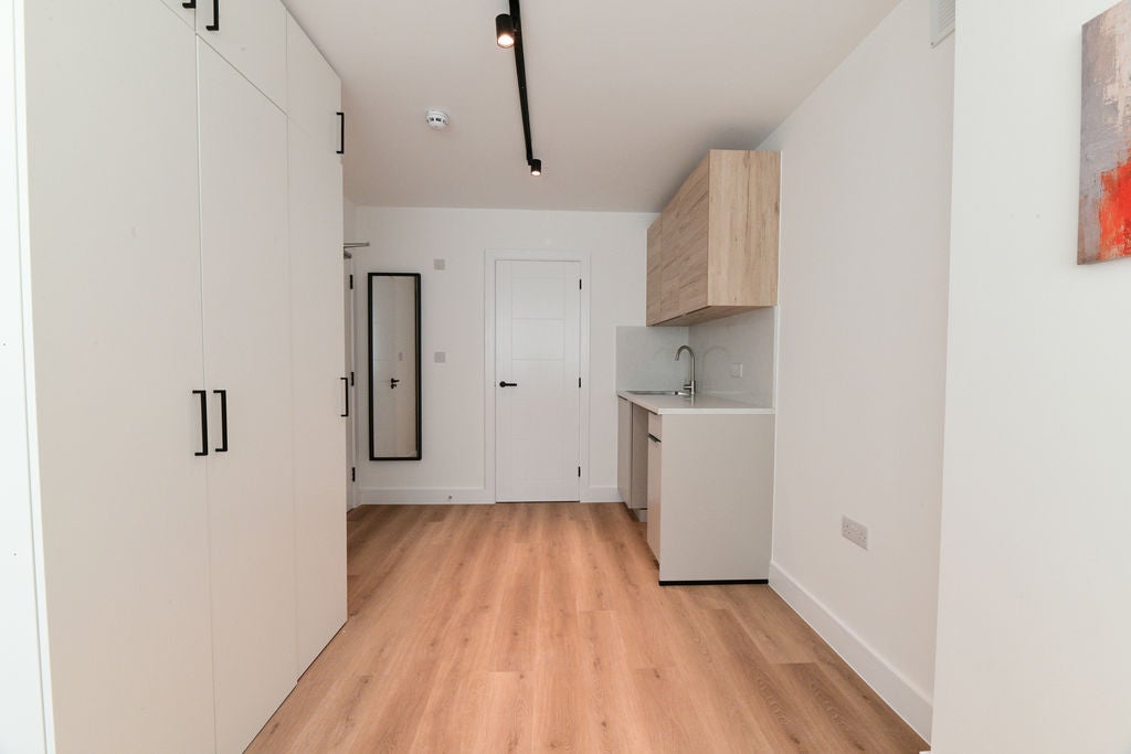 Room Albert Drive in Greater London