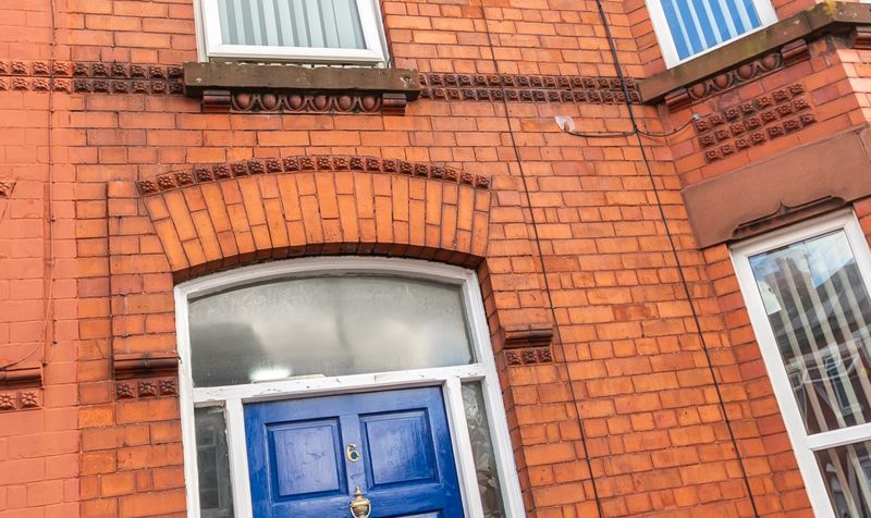 Room Calton Avenue in Liverpool