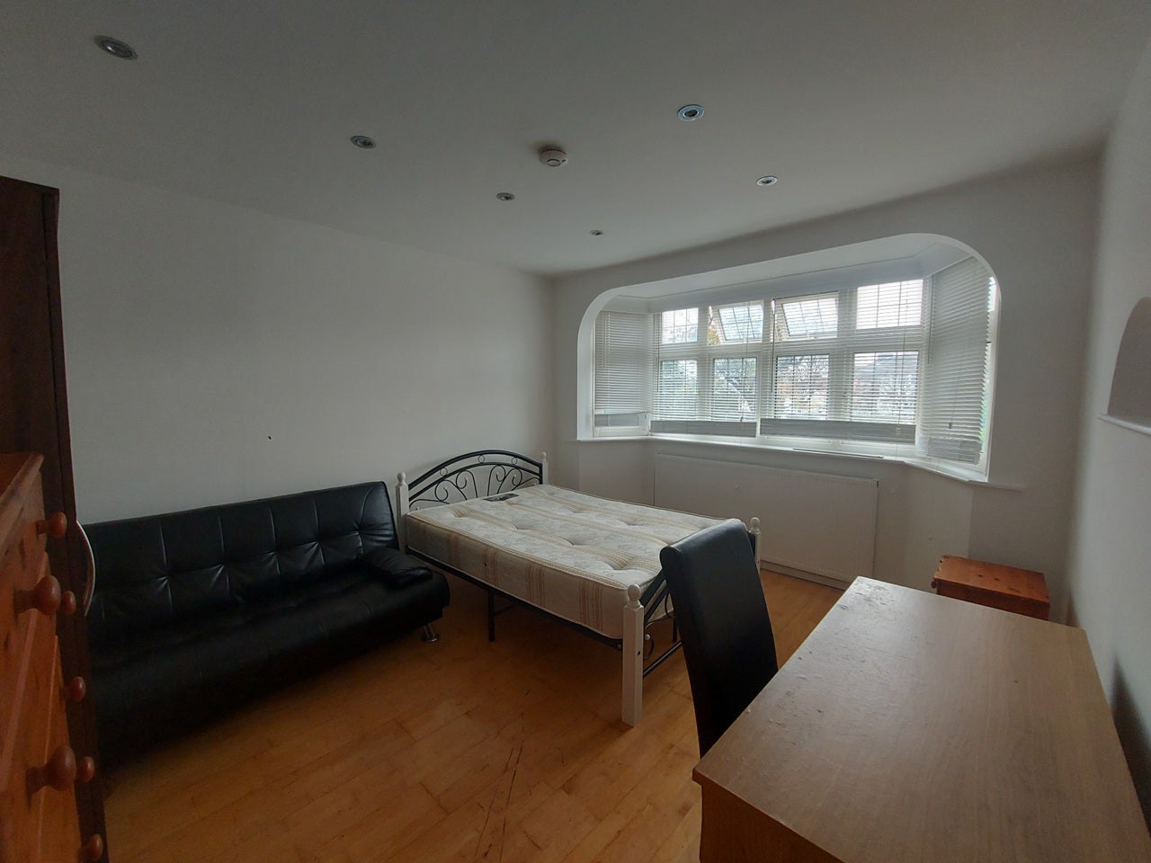 Room Wycherley Crescent in Greater London