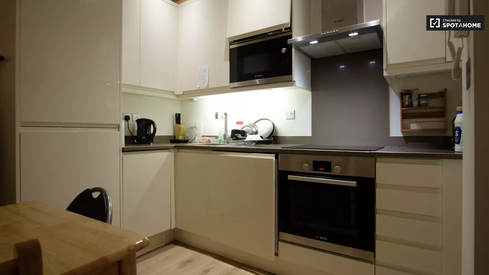 Room Lupus Street in City of Westminster