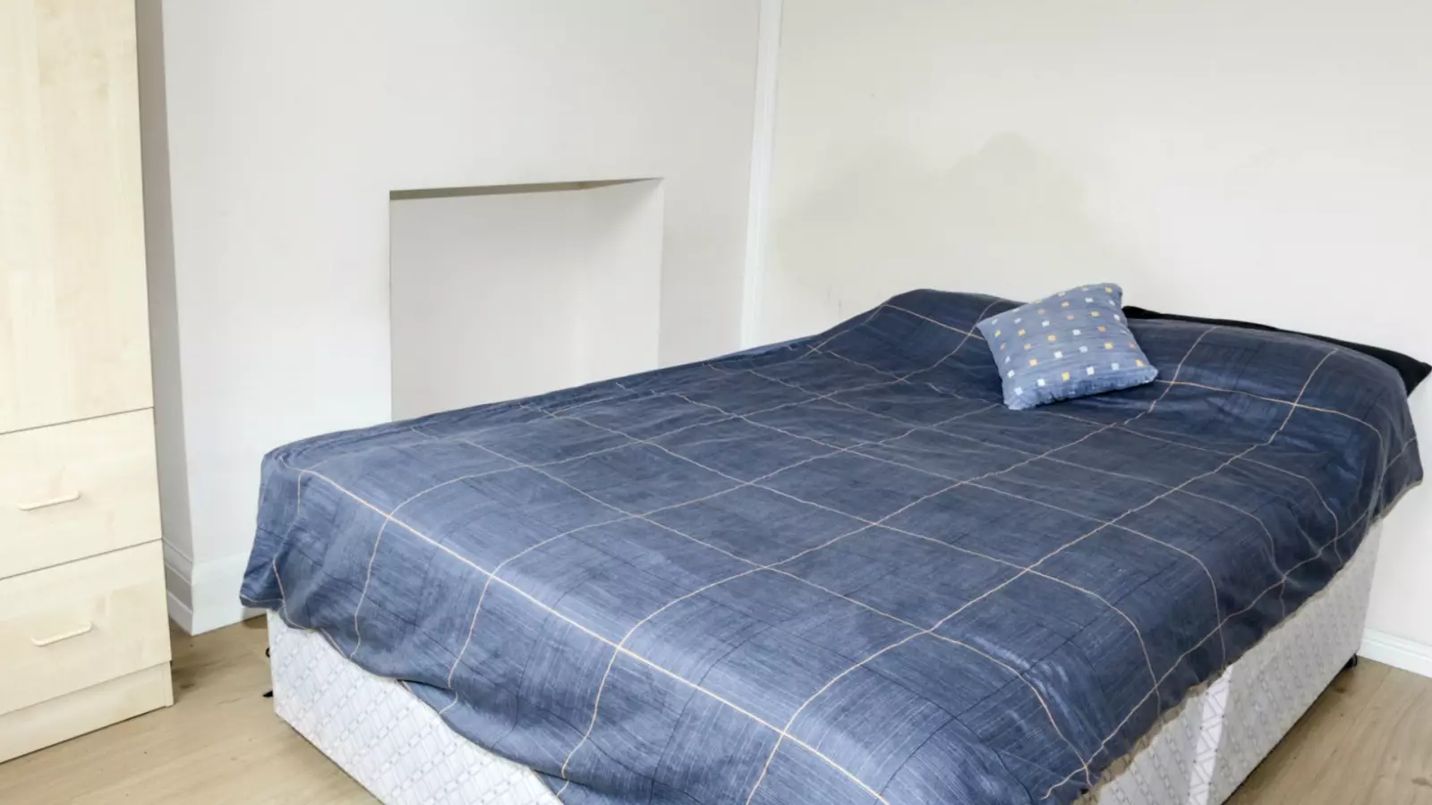 Room Lupus Street in City of Westminster