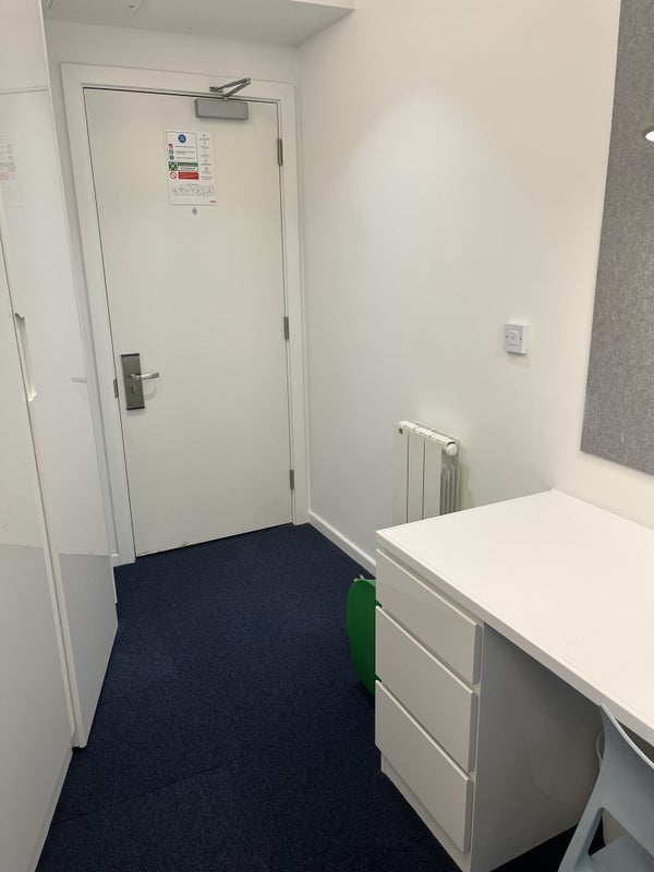 Room Ben Jonson Road in Greater London
