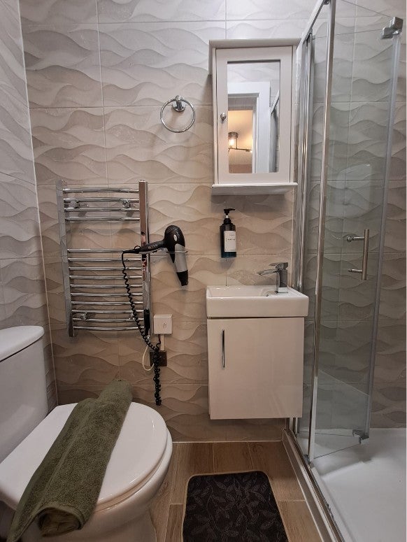 Room Thornton Avenue in Greater London