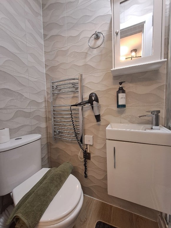 Room Thornton Avenue in Greater London