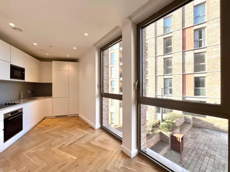 Flat Walm Lane in Greater London
