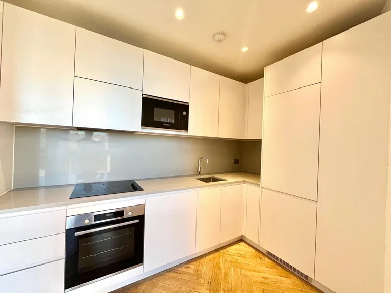 Flat Walm Lane in Greater London