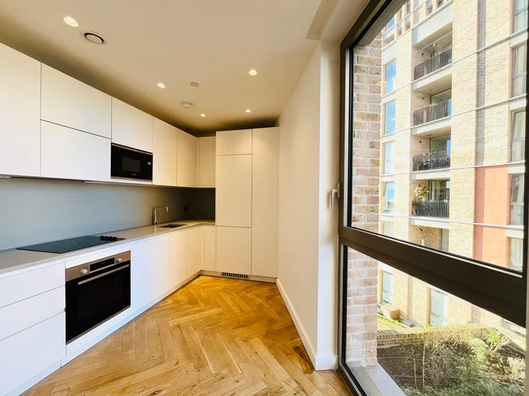 Flat Walm Lane in Greater London