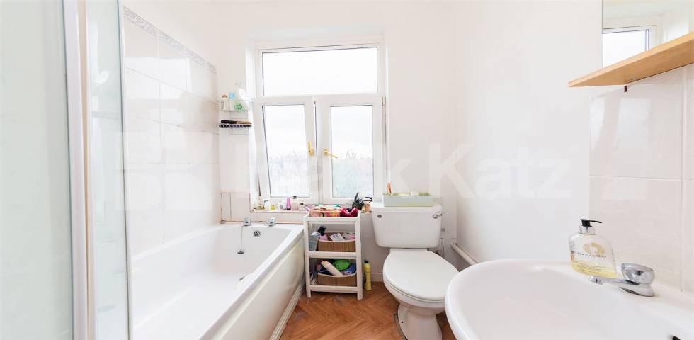 Flat Iverson Road in Greater London