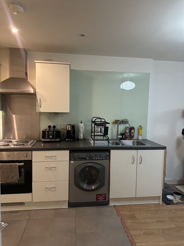 Room Turner Street in Greater London