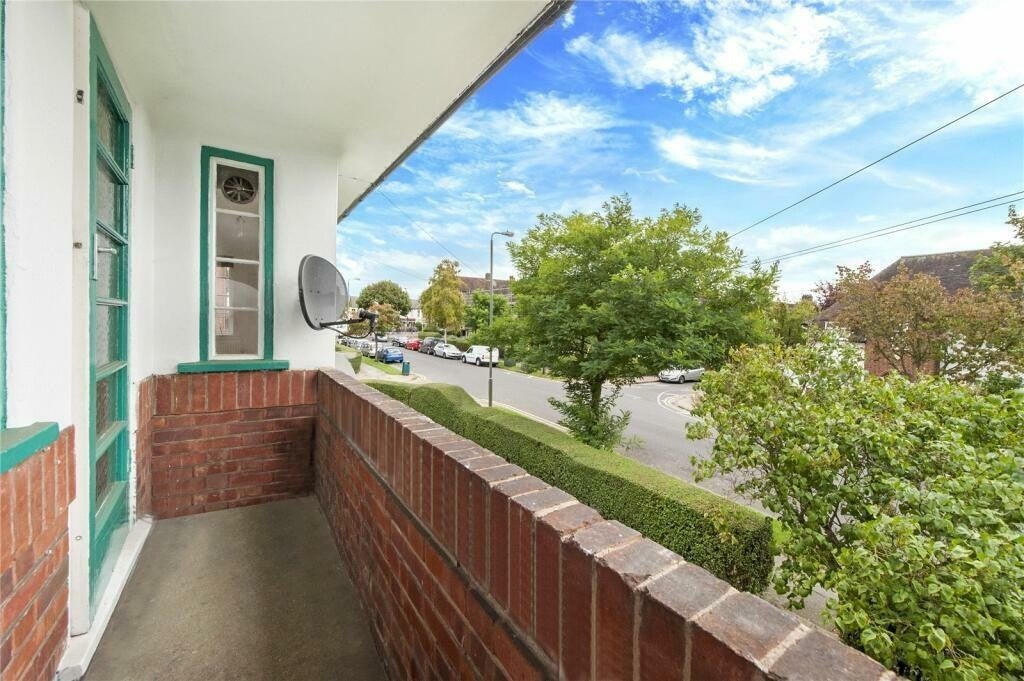 Flat Holyoake Walk in Greater London