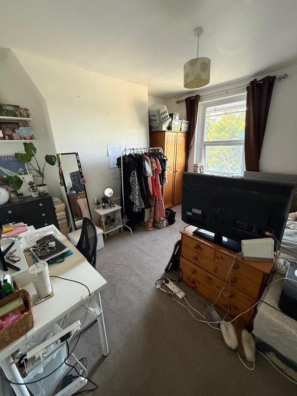 Room Ilderton Road in Greater London