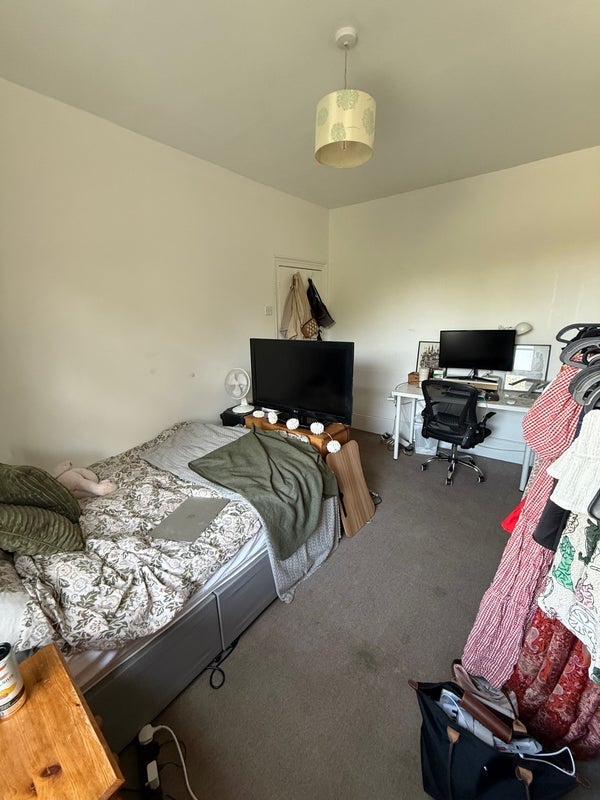 Room Ilderton Road in Greater London