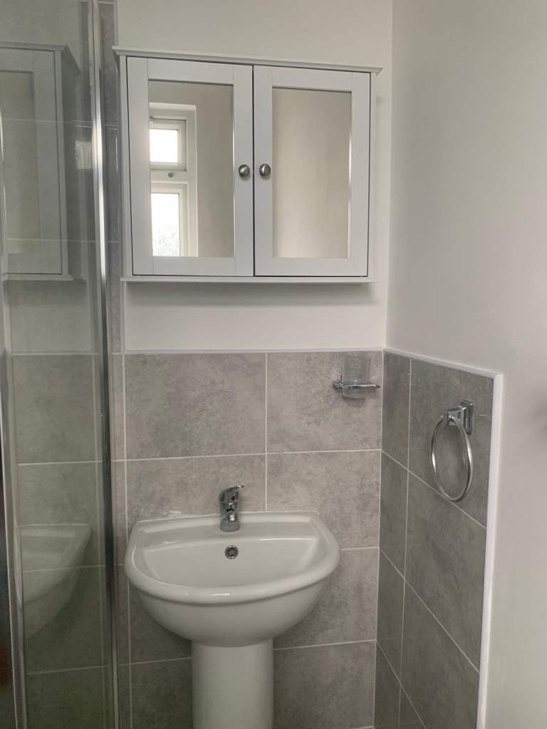 Flat Harlington Road West in Greater London