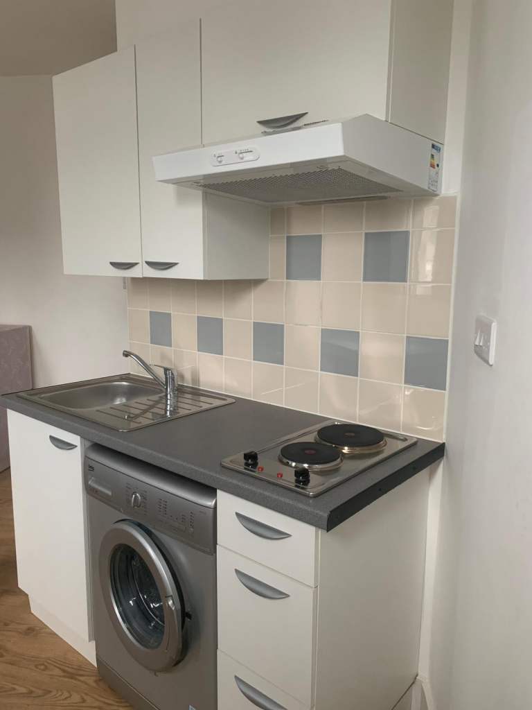 Flat Harlington Road West in Greater London