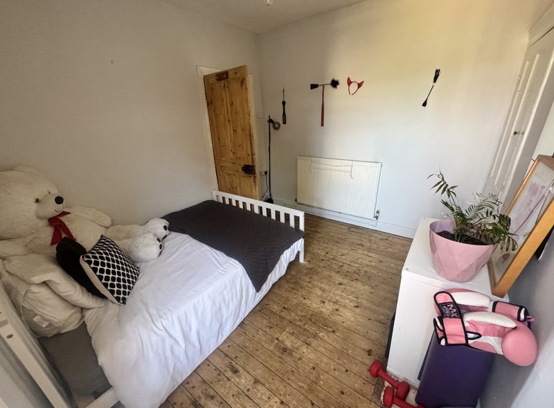 Room Brettenham Road in Greater London