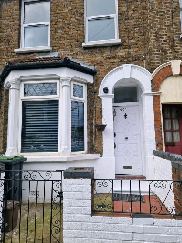 House Kimberley Road in Greater London