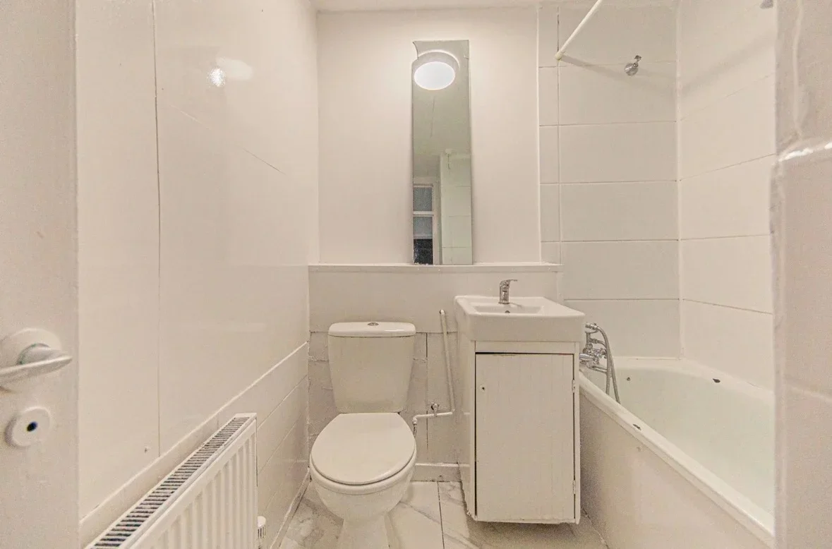 Flat Myrtle Walk in Greater London