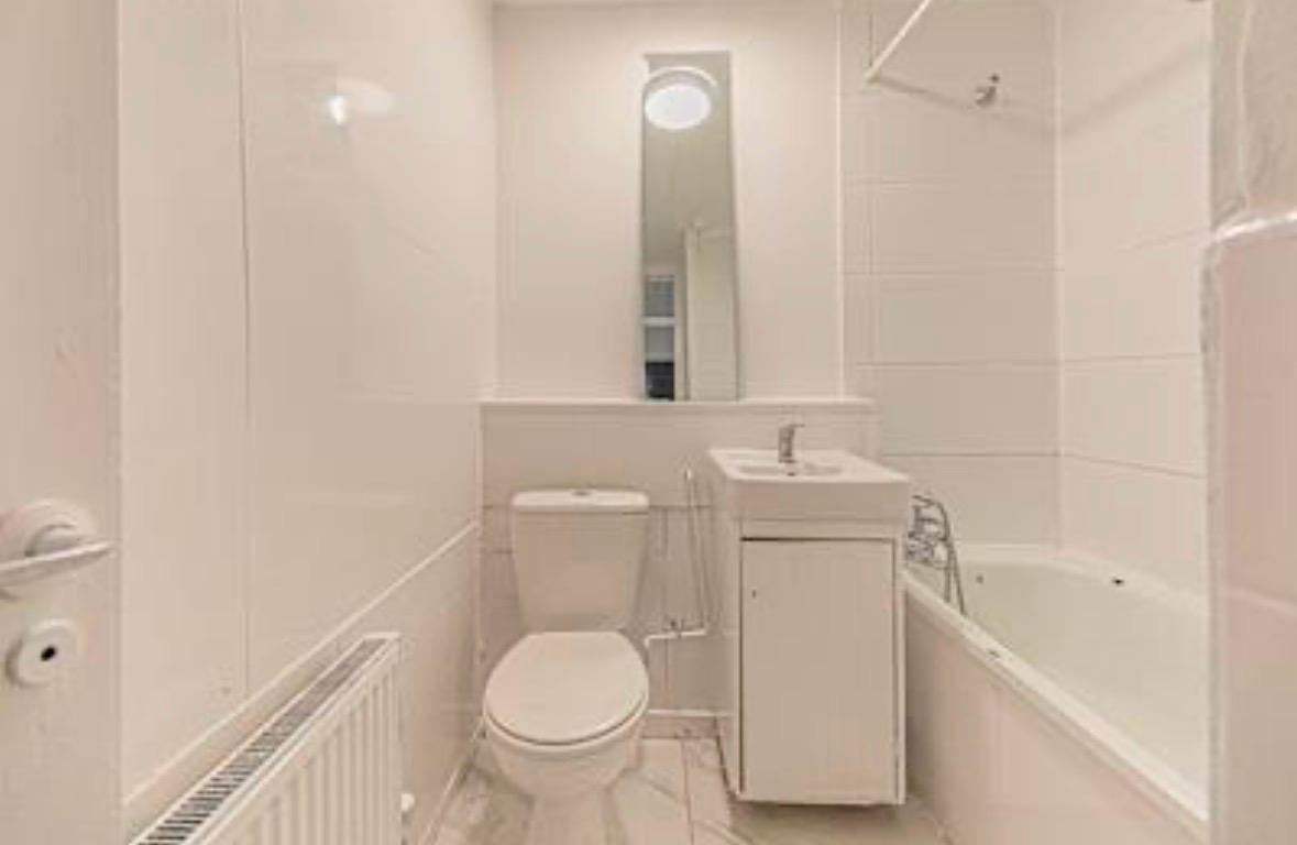Flat Myrtle Walk in Greater London