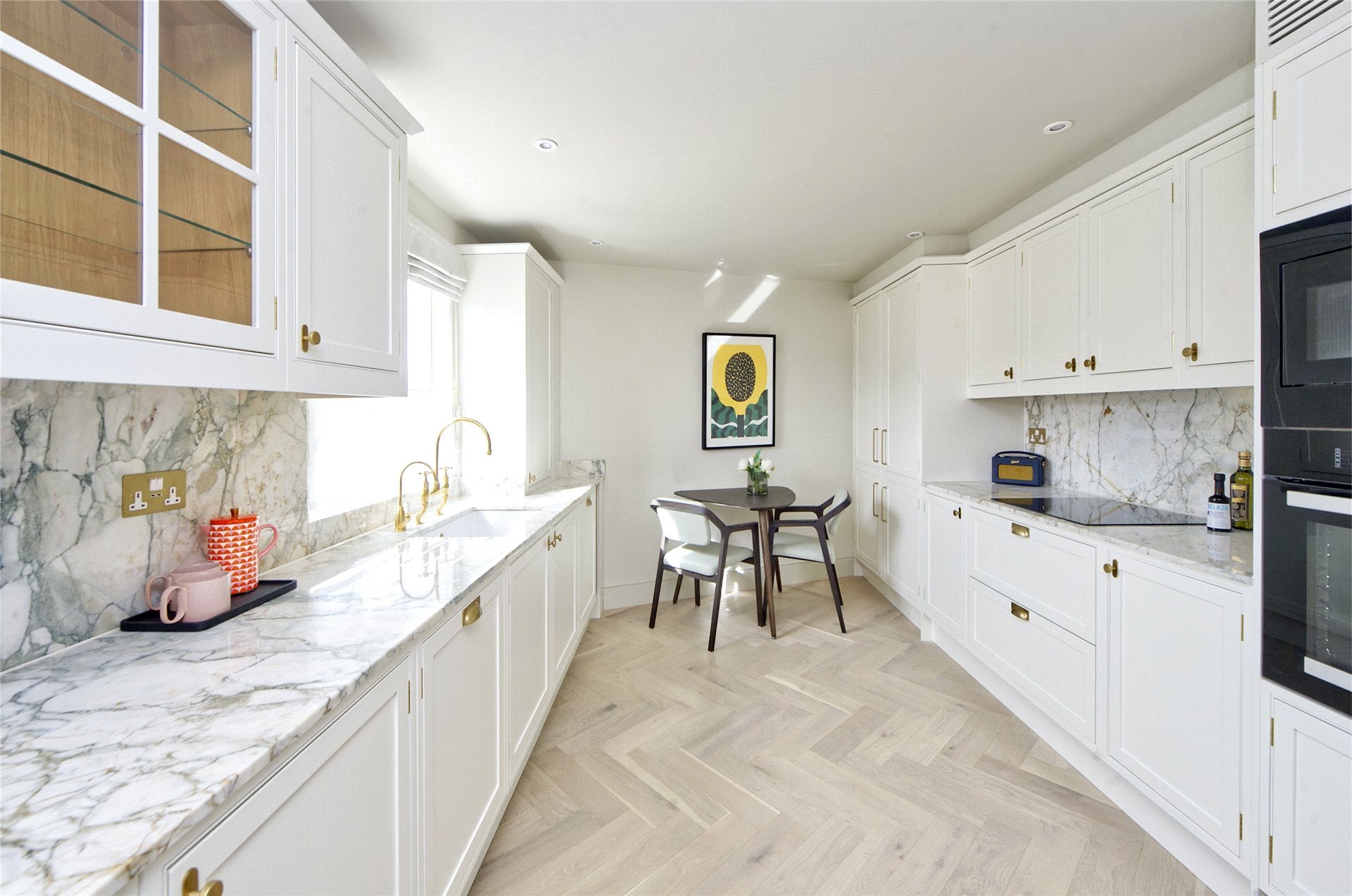 Flat Pembridge Gardens in Greater London