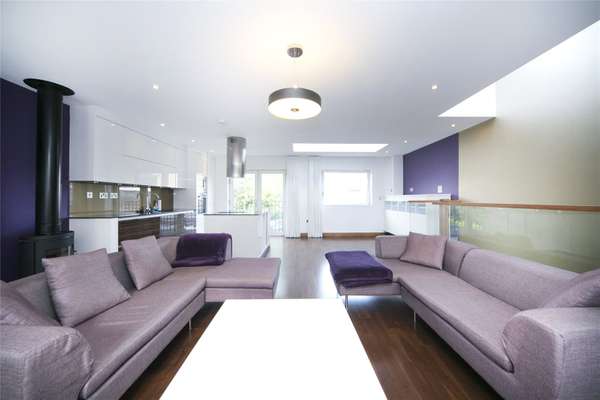 House Lough Road in Greater London