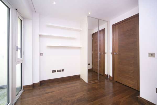 House Lough Road in Greater London