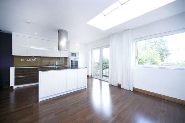 House Lough Road in Greater London