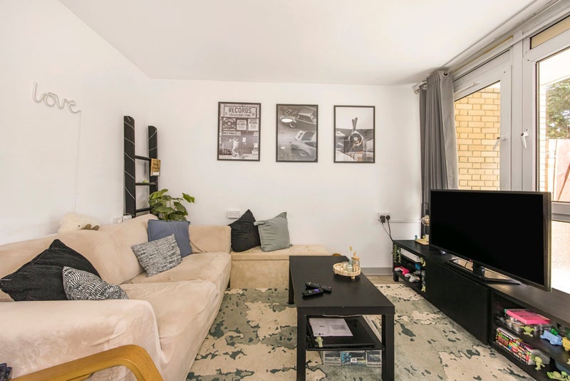 Flat St Leonard's Road in Greater London