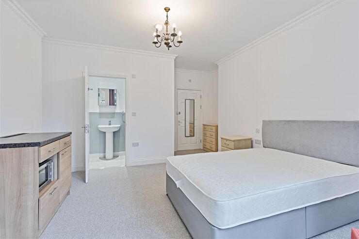 Room Sackville Road in Portslade by Sea