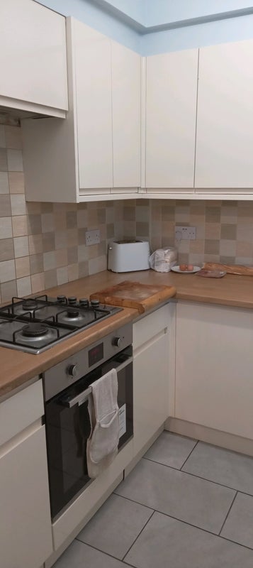 Room Ferdinand Street in Greater London
