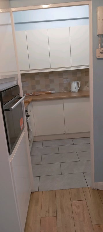 Room Ferdinand Street in Greater London