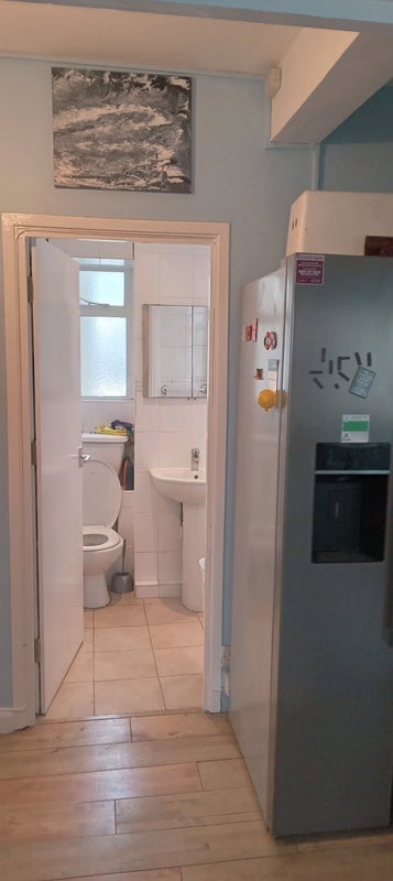 Room Ferdinand Street in Greater London