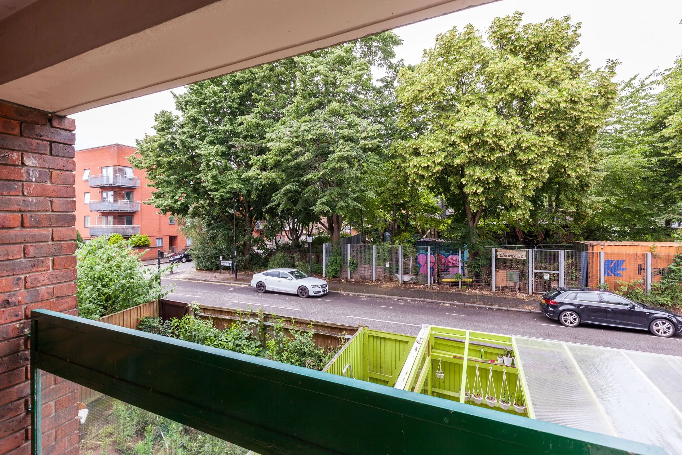 Flat Earlsferry Way in Greater London