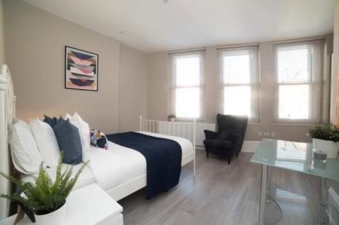 Flat Lithos Road in Greater London