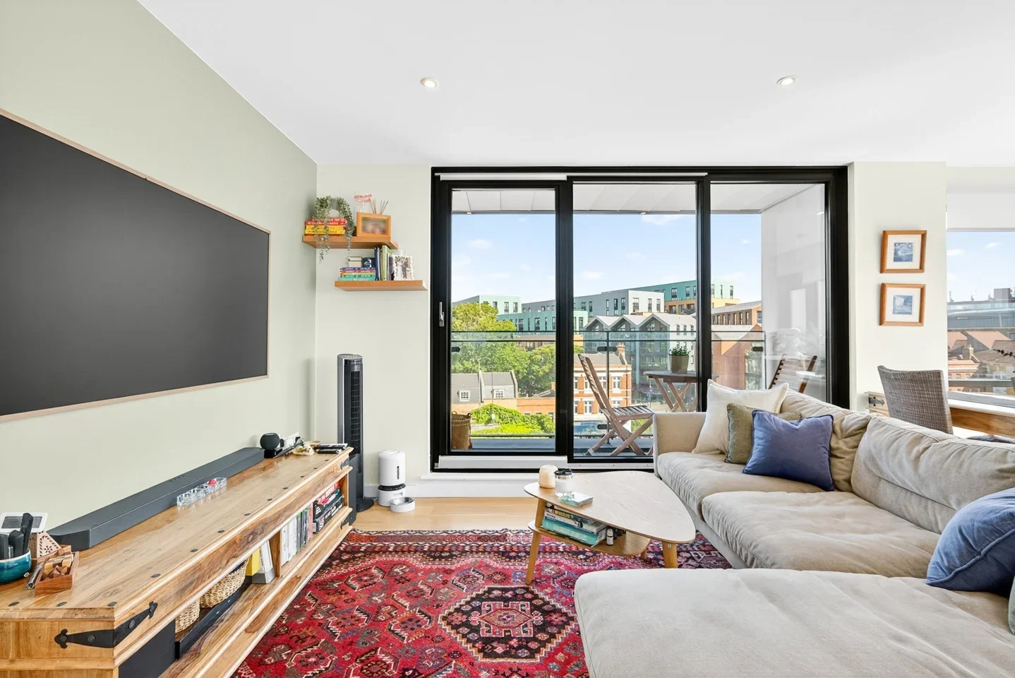 Flat Hardwicks Square in Greater London