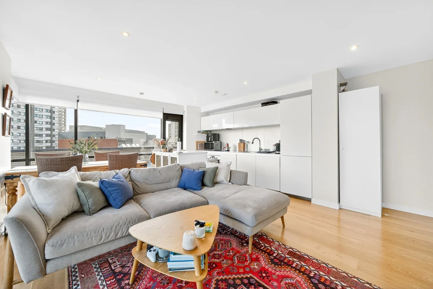 Flat Hardwicks Square in Greater London