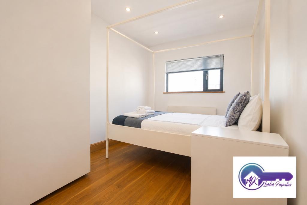 Flat Ironmonger Row in Greater London