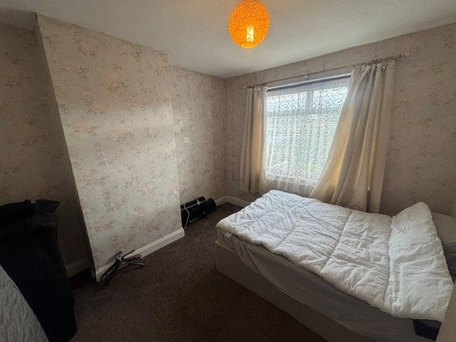 Flat Northfield Road in Greater London