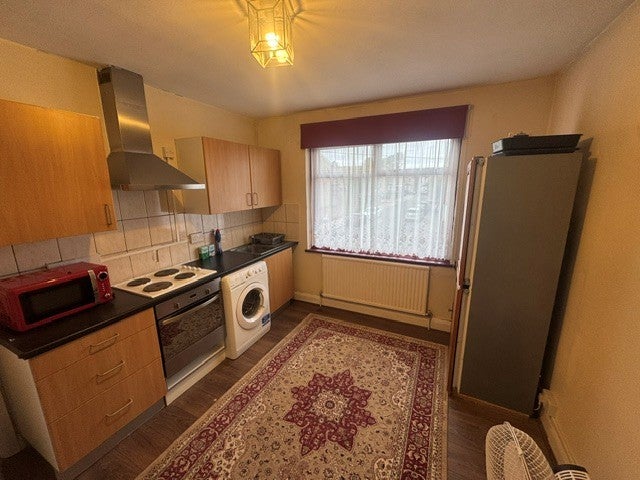 Flat Northfield Road in Greater London
