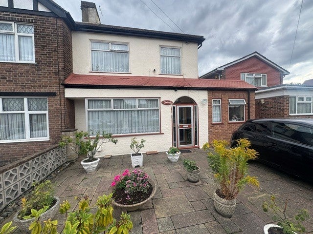 Flat Northfield Road in Greater London