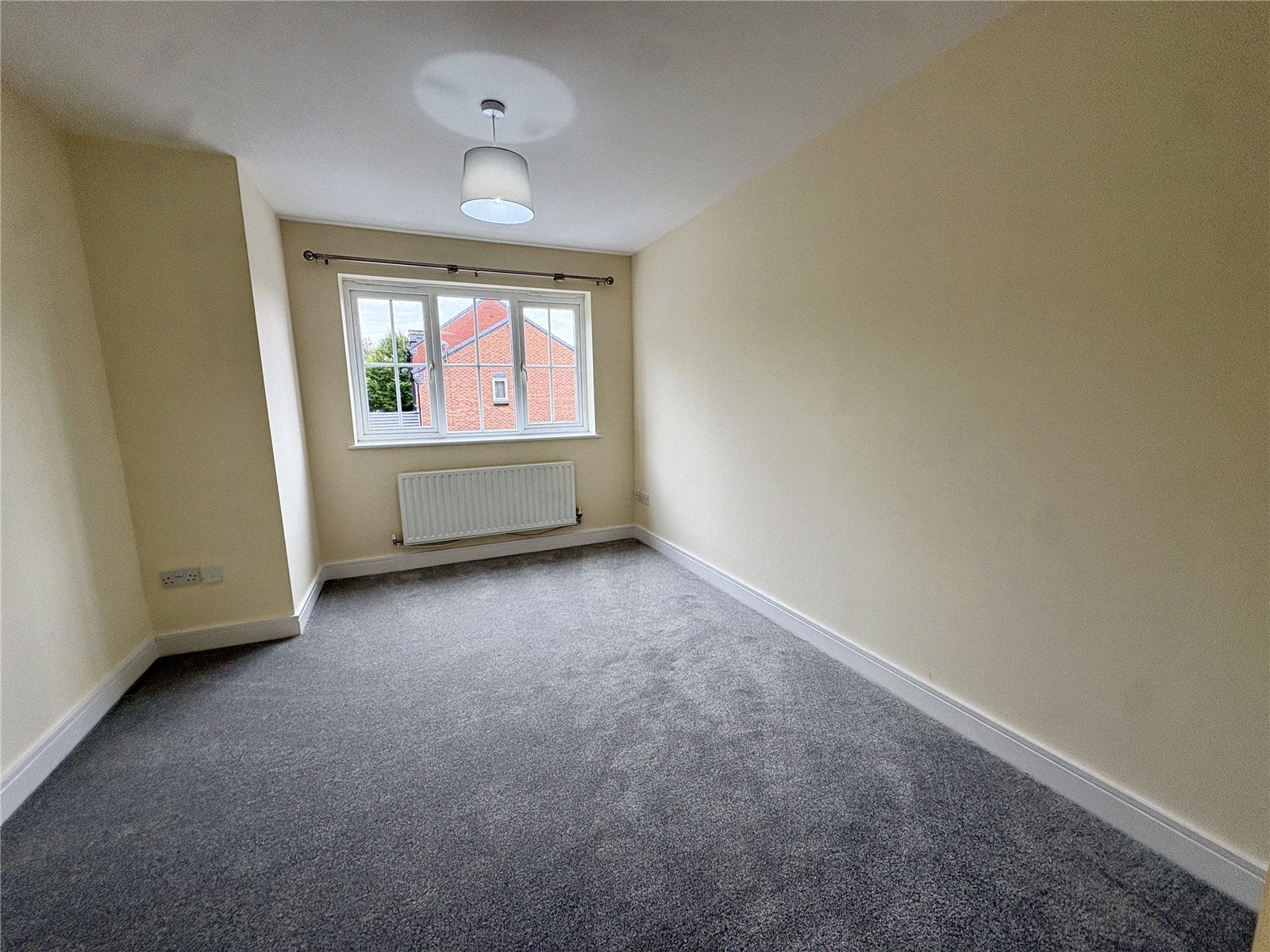 Flat Baldwins Close in Royton