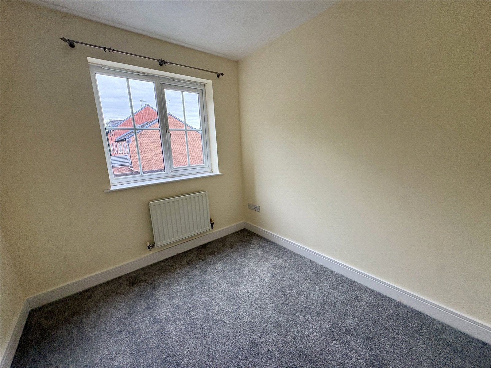 Flat Baldwins Close in Royton