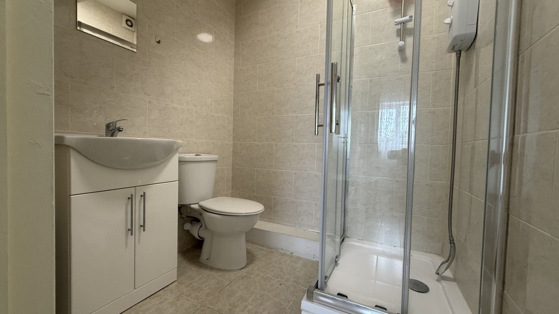 Flat King Edward Road in Waltham Cross
