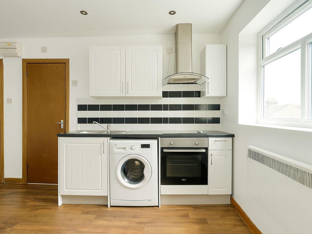 Flat King Edward Road in Waltham Cross