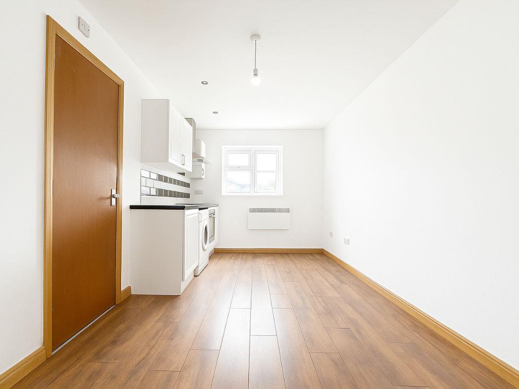 Flat King Edward Road in Waltham Cross