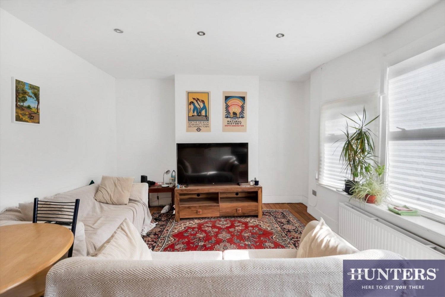 Flat Ballards Lane in Greater London