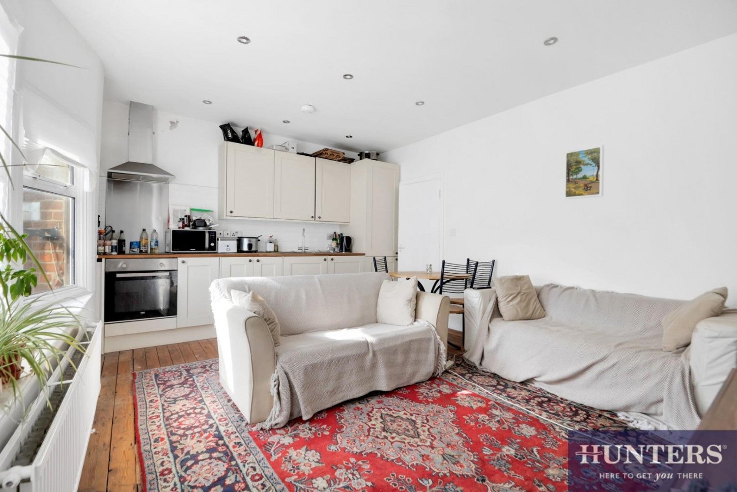 Flat Ballards Lane in Greater London