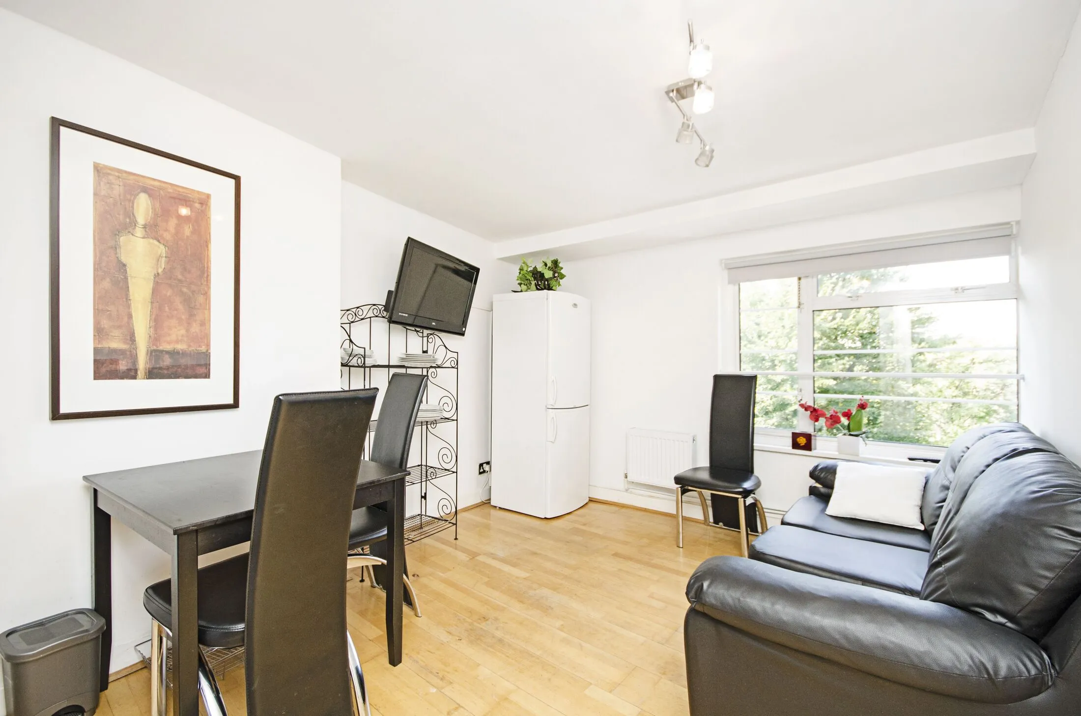 Flat Finchley Road in City of Westminster