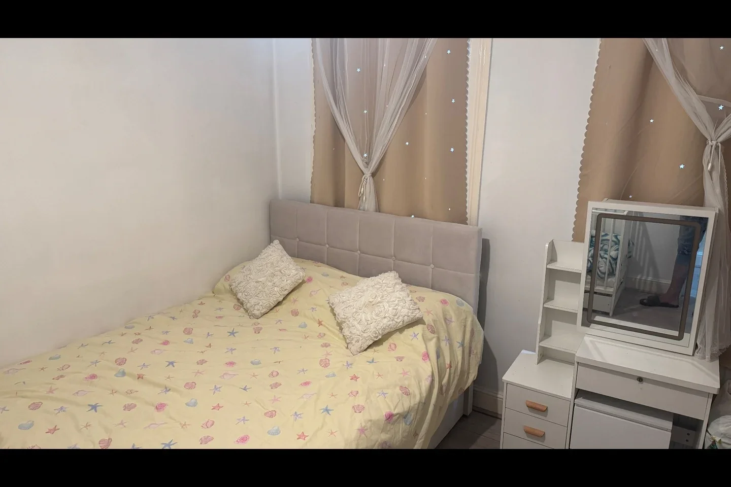 Flat Glossop Road in Greater London