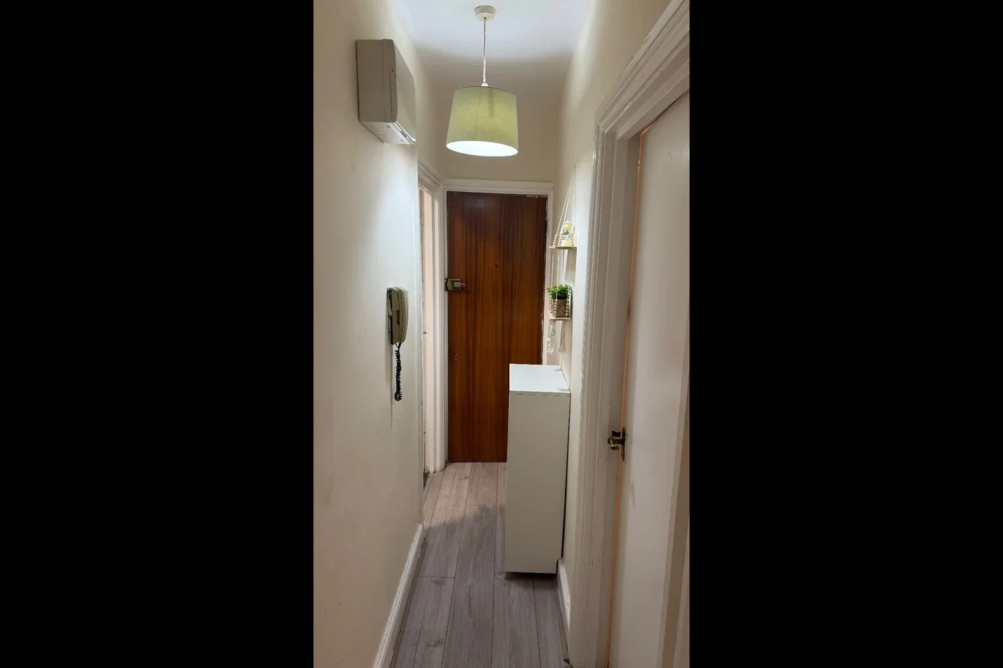 Flat Glossop Road in Greater London